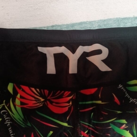 (*) TROPICAL BLACK SWIM JAMMER BY TYR, SIZE 32" - (Pre-Owned) - Picture 4 of 8